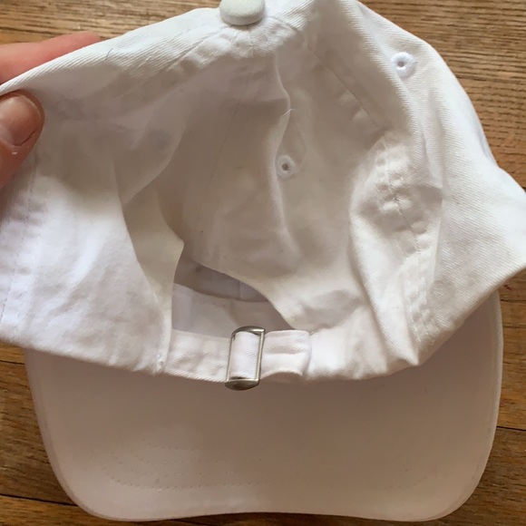 fitted hat - Picture 5 of 5